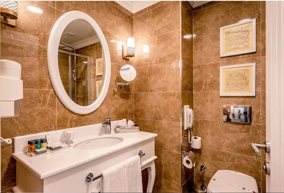Vuni Palace Premium Hotel & Spa & Casino Beachfront Location ! Kyrenia  Ngoại thất bức ảnh