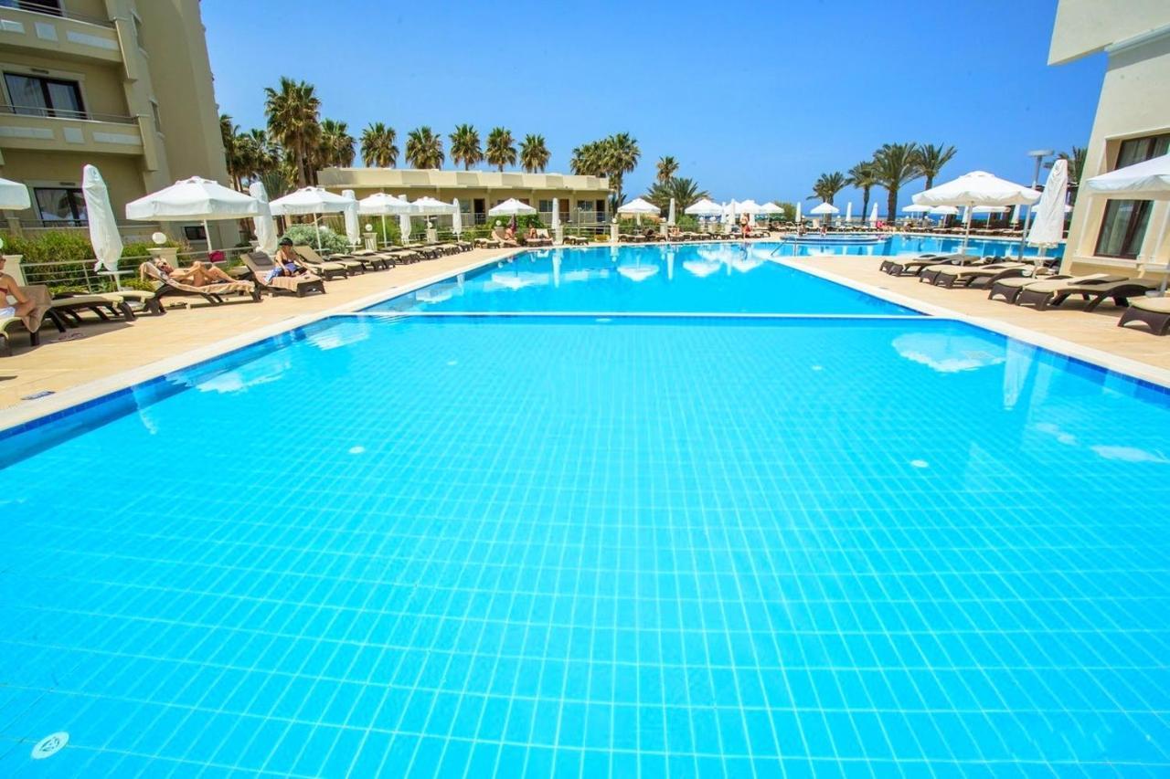 Vuni Palace Premium Hotel & Spa & Casino Beachfront Location ! Kyrenia  Ngoại thất bức ảnh