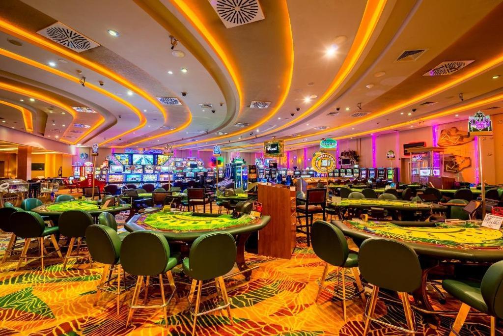 Vuni Palace Premium Hotel & Spa & Casino Beachfront Location ! Kyrenia  Ngoại thất bức ảnh